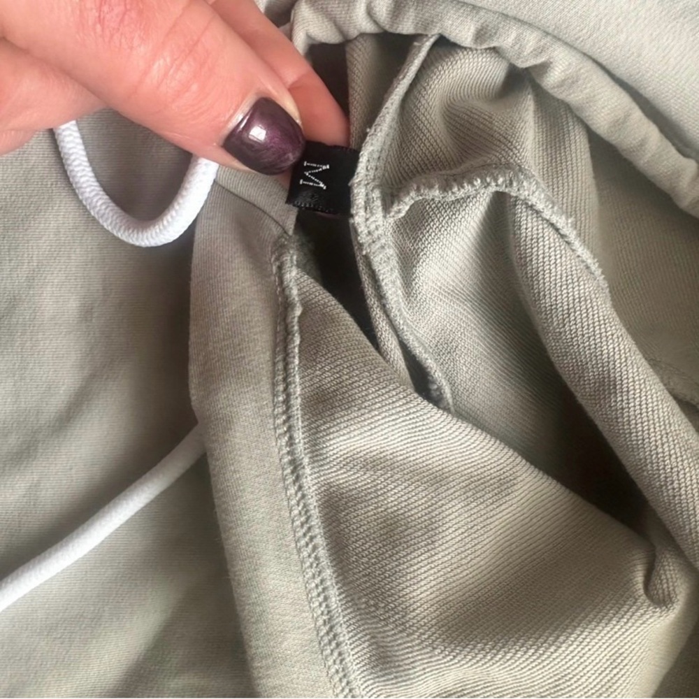 NVGTN Light Gray Cropped Sweatshirt Sz M nwot - Picture 4 of 5